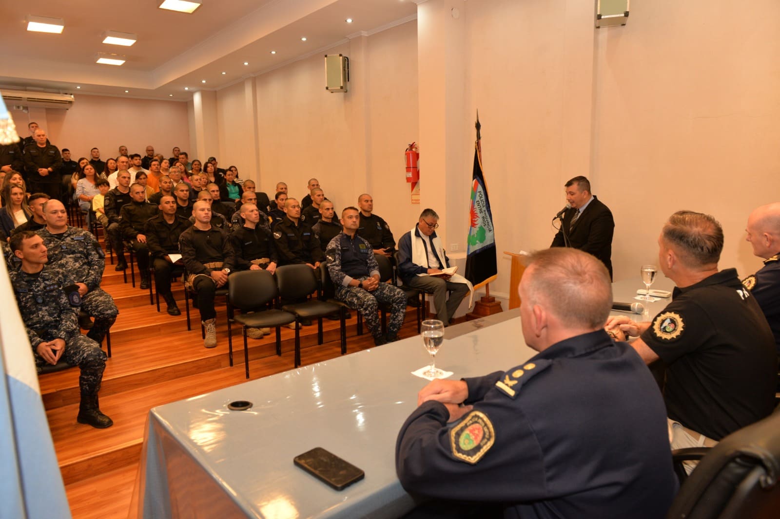 Cursantes durante un entrenamiento táctico